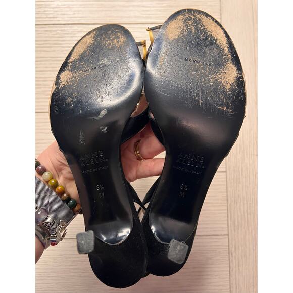 Anne Klein black leather open toed sling back 3" heel w/ gold festive bow. Sz 8 - Picture 7 of 9